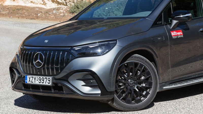 Το αμάξωμα της Mercedes EQE SUV διέπεται από έντονες καμπύλες. Ο συντελεστής οπισθέλκουσας είναι 0,25 cD, ενώ ο μυώδης προφυλακτήρας και τα αιχμηρά φώ