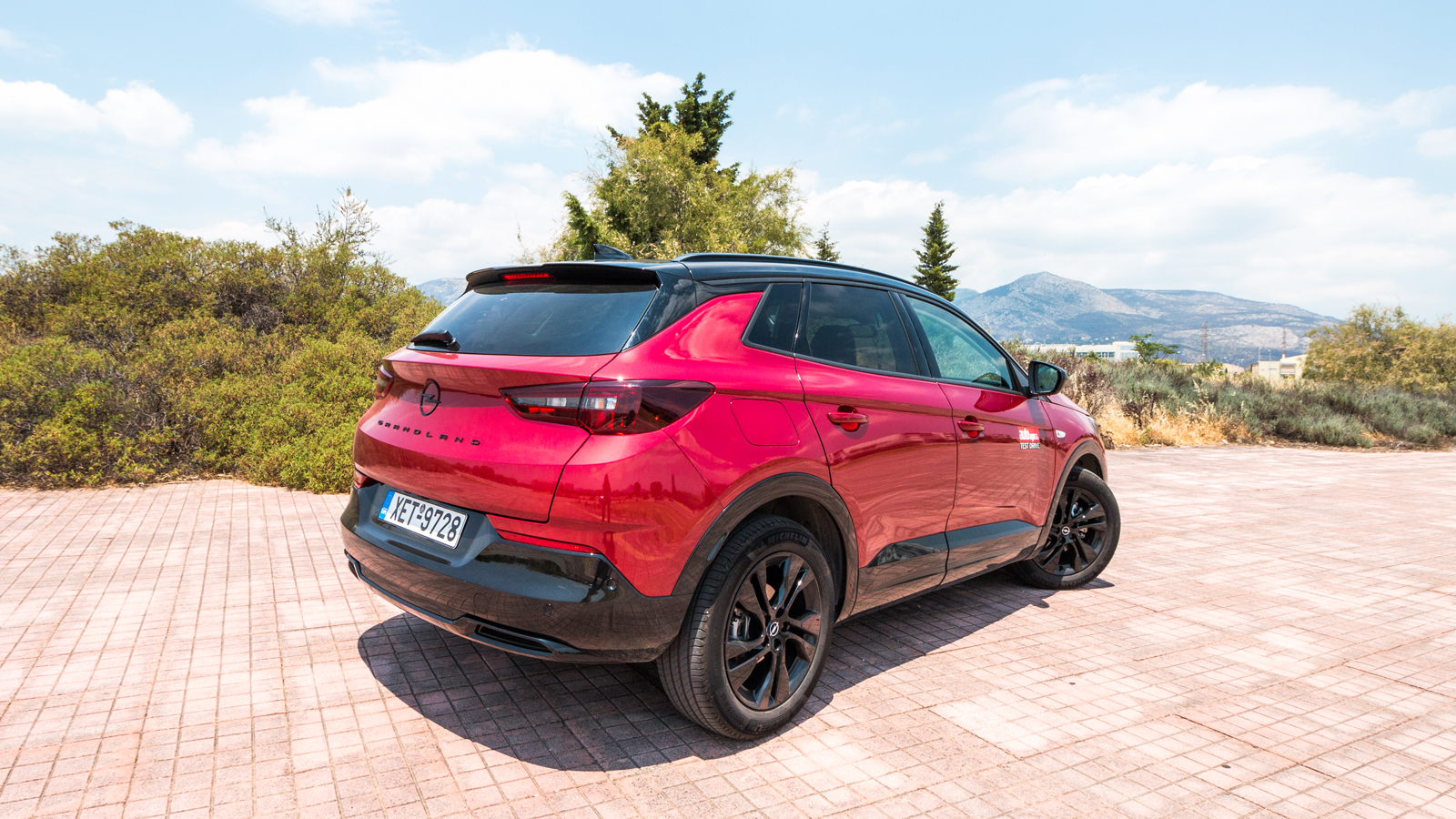 Hyundai Kona VS Opel Grandland 130ps Βαθμολογίες. Ποιο είναι καλύτερο σε κατανάλωση, χώρους, επιδόσεις, εγγυήσεις;