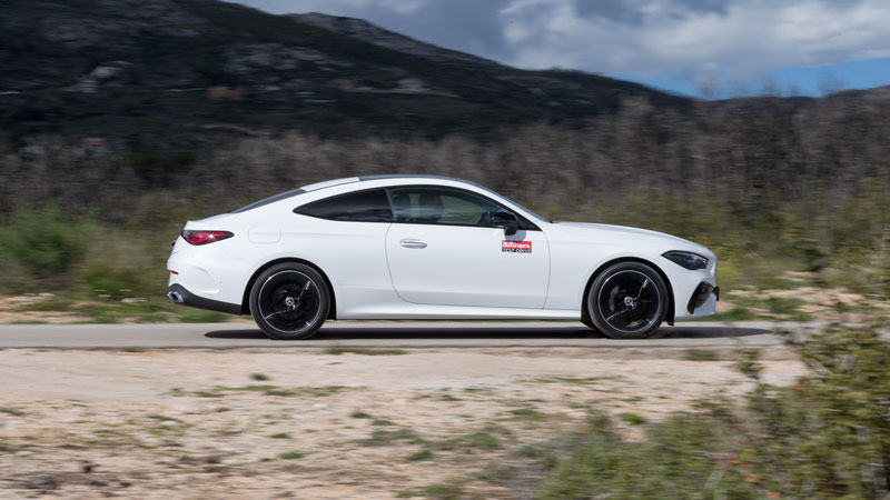 Έχει εξαιρετική ποιότητα κύλισης η Mercedes CLE 200 και σπορτίφ οδηγική συμπεριφορά