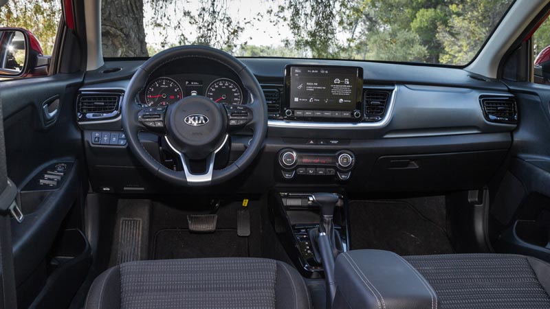 Kia Stonic VS MG ZS. Ποιο ξεχωρίζει σε εξοπλισμό ασφάλειας και άνεσης;