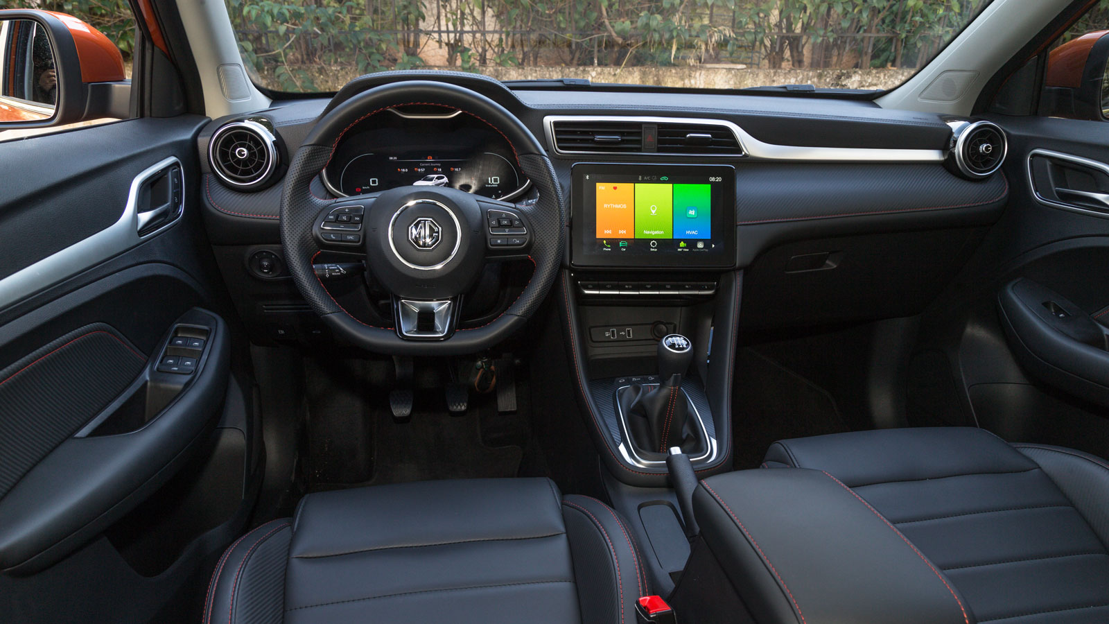 Hyundai Bayon VS MG ZS. Ποιο ξεχωρίζει σε εξοπλισμό ασφαλείας και άνεσης;