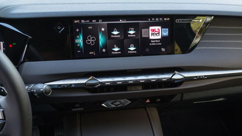 Η καμπίνα έχει premium «αύρα» και καλούς χώρους για 4 ενήλικες επιβάτες