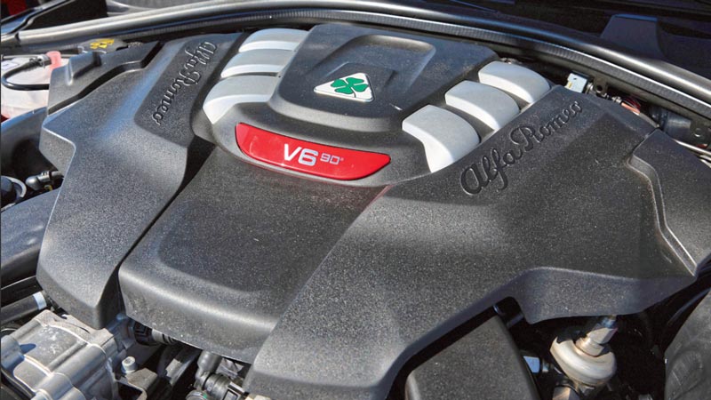 Οδηγούμε την Alfa Romeo Giulia Quadrifoglio: Παραμένει old-school