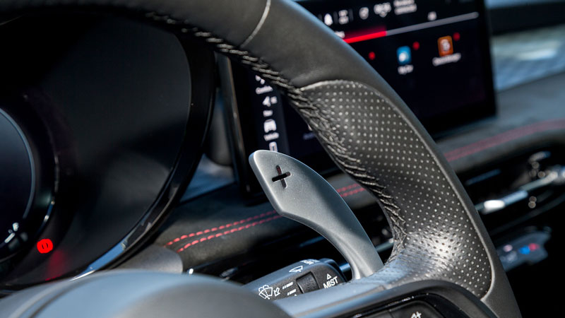 Alfa Romeo Tonale. Πόσο καλό είναι σε εξοπλισμό άνεσης και ασφάλειας.