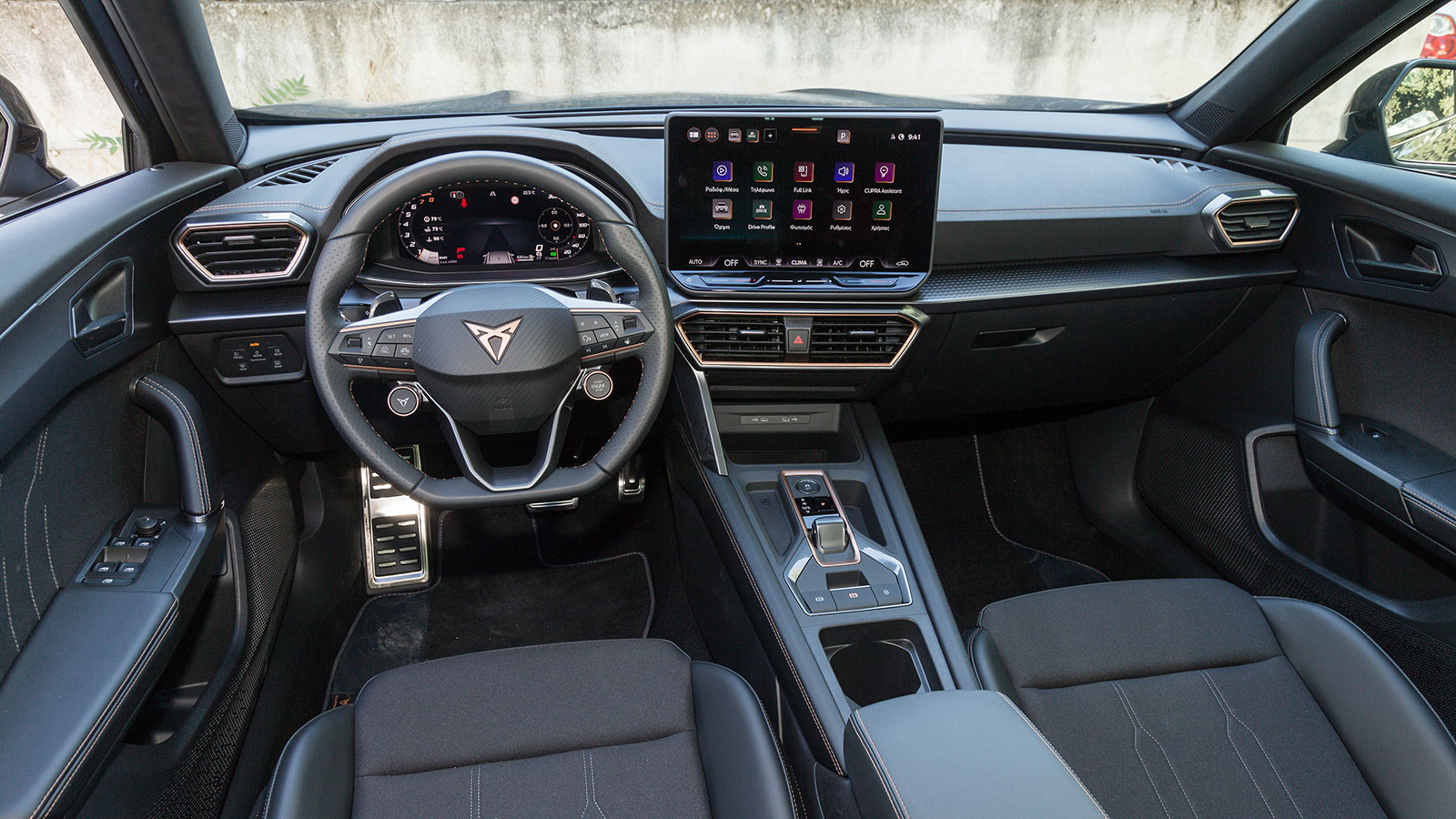 Cupra Formentor VS Nissan Qashqai. Ποιο ξεχωρίζει σε εξοπλισμό ασφάλειας και άνεσης.