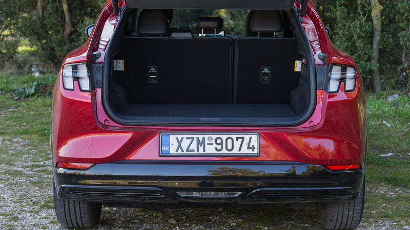 Η χωρητικότητα του πορτ-μπαγκάζ αγγίζει τα 502 λίτρα και μπορεί να καλύψει τις ανάγκες μιας οικογένειας 