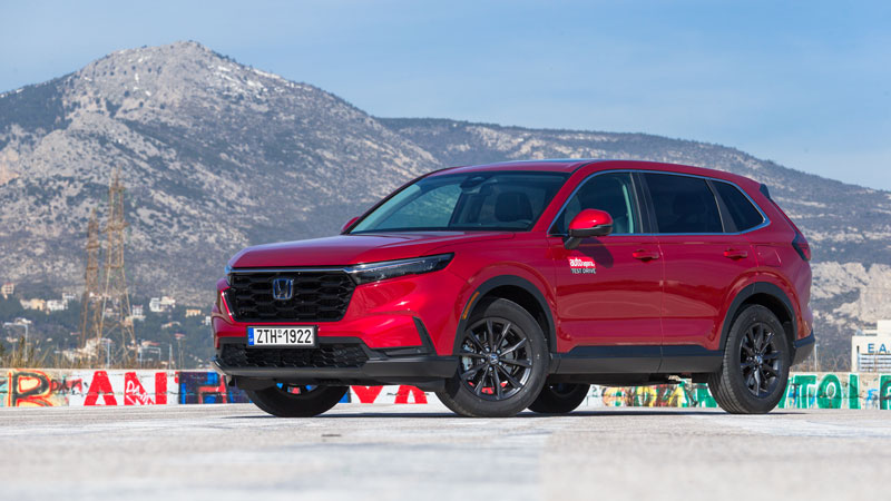 Το νέο CR-V είναι Πιο τετραγωνισμένο, με καθαρές γραμμές και minimal αίσθηση, συνεχίζοντας να είναι επιβλητικό χωρίς όμως να χάνει σε κομψότητα