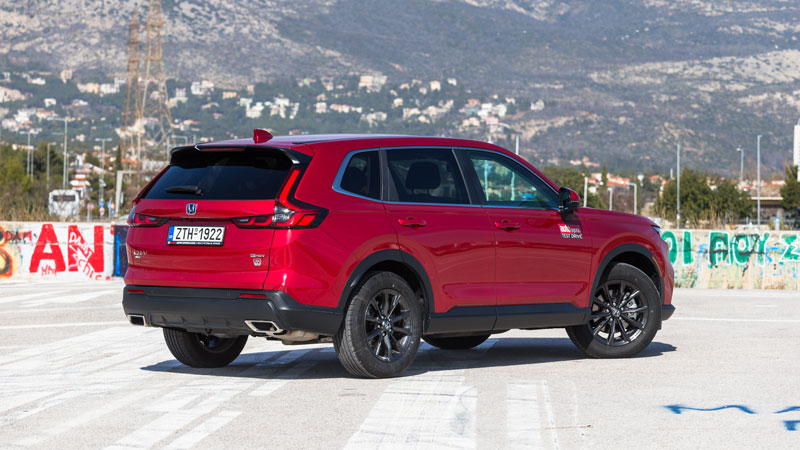 Πίσω τα φωτιστικά σώματα σε σχήμα «L» φέρνουν μνήμες από την προηγούμενη γενιά του μοντέλου