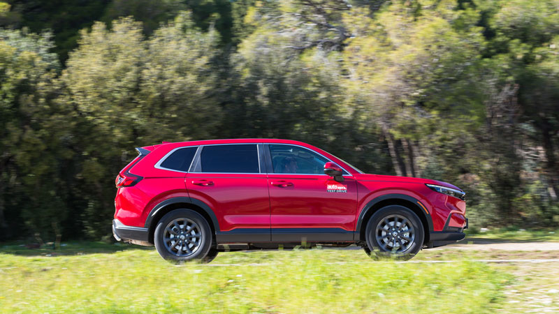 Οι 184 ίπποι προσφέρουν αξιοπρεπείς επιδόσεις στο μοντέλο, που χρειάζεται 8,7 δλ. για το 0-100 χ.α.ω, 5,4 δλ. για το 60-100 και 7,6 δλ. για το 80-120