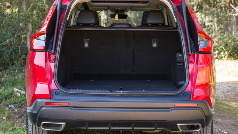 Ο αποθηκευτικός χώρος του CR-V αγγίζει τα 587 λίτρα, 27 παραπάνω από τον προκάτοχο του