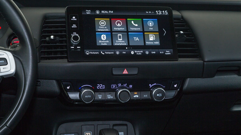  Η κεντρική οθόνη των 9 ιντσών είναι στάνταρ και το μενού της είναι αρκετά εύκολο 