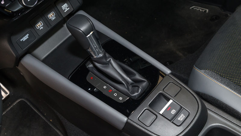 Χρειάζεται 9,3 δλ. για να ολοκληρώνει το 0-100 χλμ./ώρα, όντας το γρηγορότερο μεταξύ των ανταγωνιστών του 