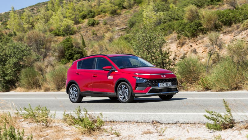 Hyundai Bayon. Τι βαθμό παίρνει σε κατανάλωση, χώρους, επιδόσεις, εγγυήσεις.