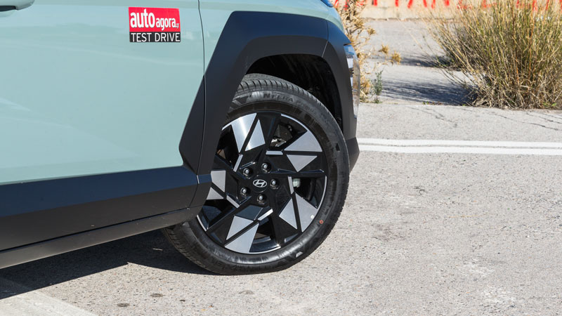 Το μοντέλο χρειάζεται 37,9 μ. για να ακινητοποιηθεί από τα 100 χλμ./ώρα, μια ικανοποιητική επίδοση για την κατηγορία