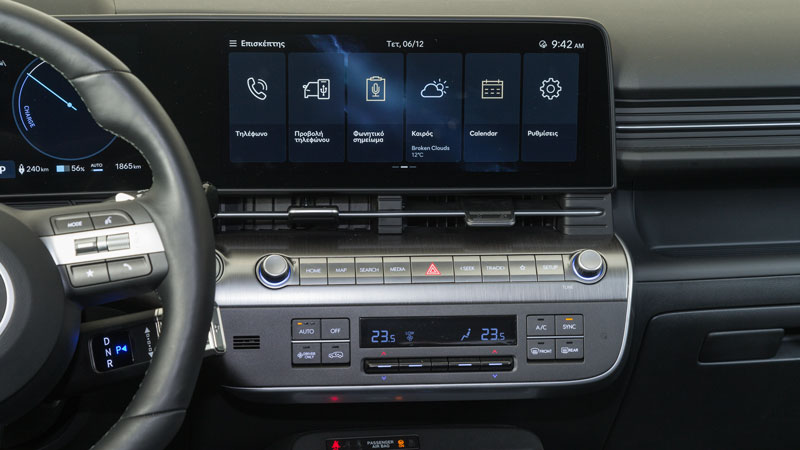 Η κεντρική οθόνη των 12,3 ιντσών έχει δομημένο μενού και άμεση σχέση με την αντίστοιχη του Ioniq 5 