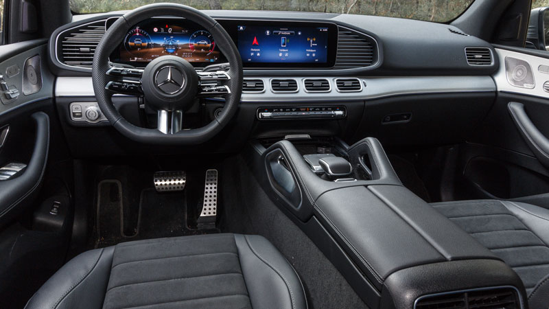 Τα υλικά κατασκευής της καμπίνας είναι εξαιρετικά, με τη συναρμογή και το φινίρισμα να είναι για σεμινάριο