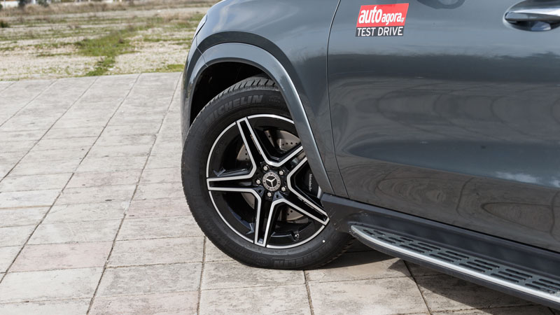 Εντυπωσιακό το σύστημα πέδησης που χρειάζεται κάτι λιγότερο από 35,5 μ. για να ακινητοποιήσουν το μοντέλο από τα 100 χλμ./ώρα