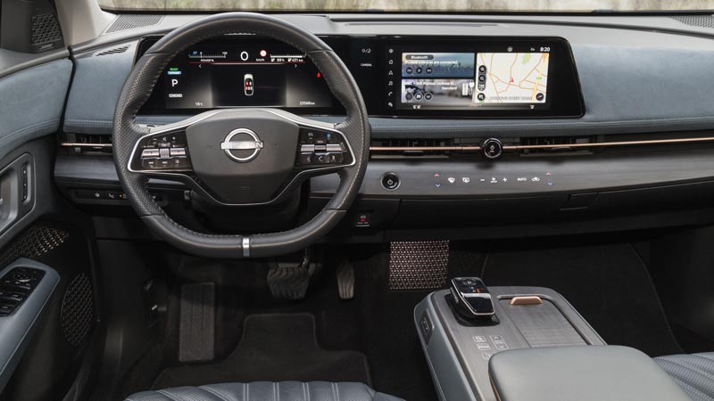 Premium αύρα στο εσωτερικό, με έντονα τεχνολογικό προφίλ