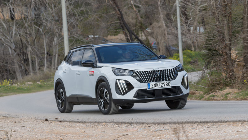 Peugeot e-2008: Είναι premium, αλλά πώς τα πάει συνολικά; 