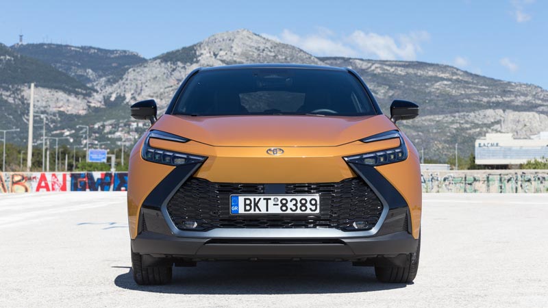 Toyota C-HR. Τι βαθμό παίρνει σε κατανάλωση, χώρους, επιδόσεις, εγγυήσεις.