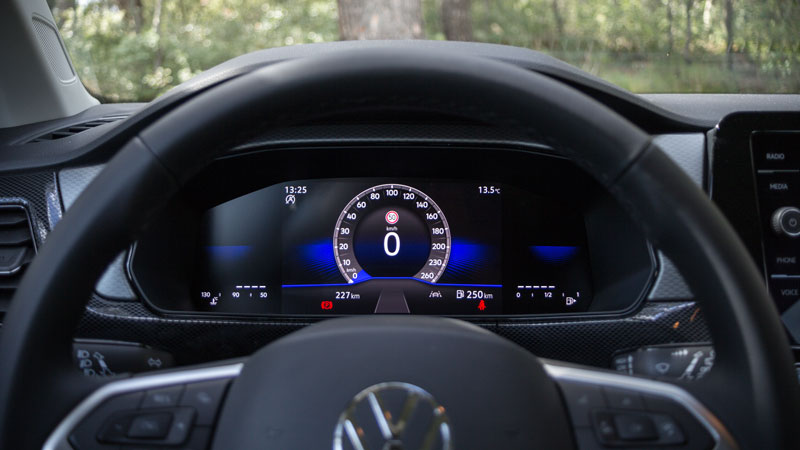 Ο ψηφιακός πίνακας οργάνων είναι στο στάνταρ εξοπλισμό, με το digital στοιχείο να ολοκληρώνεται από την 8 ιντσών κεντρική οθόνη