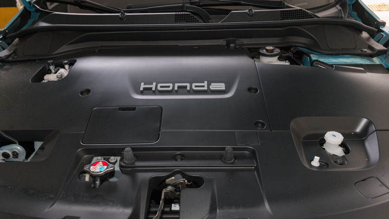 Η μέγιστη αυτονομία του φτάνει τα 340 χλμ., μια τιμή που μέσα στην πόλη δεν θα αγχώσει, αλλά σε ταξίδι θα χρειαστεί να σταματήσεις πιο γρήγορα από ότι