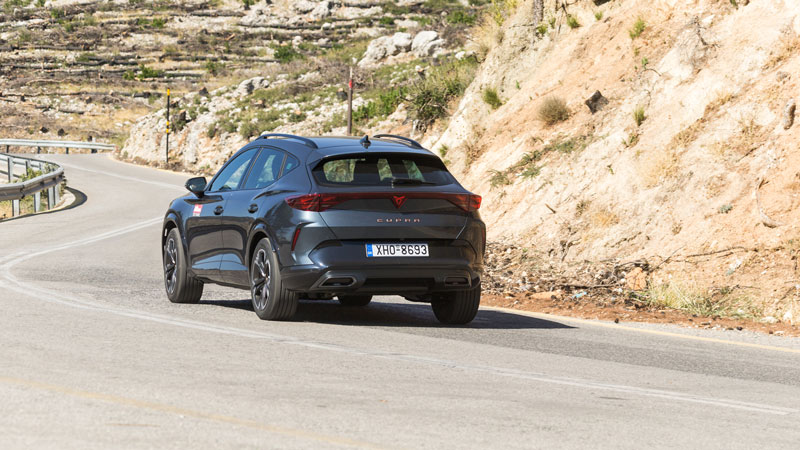 Cupra Formentor. Πόσο καλό είναι σε εξοπλισμό άνεσης και ασφάλειας.