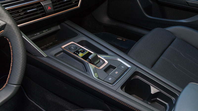 Cupra Formentor. Πόσο καλό είναι σε εξοπλισμό άνεσης και ασφάλειας.