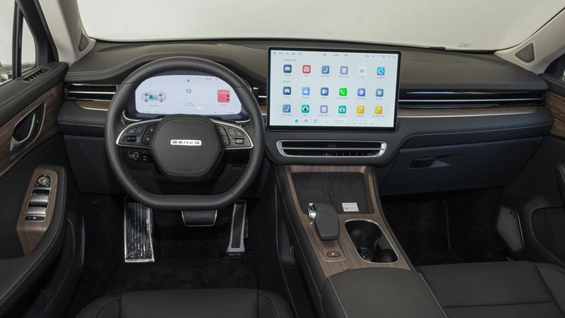 Δοκιμάζουμε το ηλεκτρικό SERES 5: Ισχυρό premium, με πλούσιο εξοπλισμό