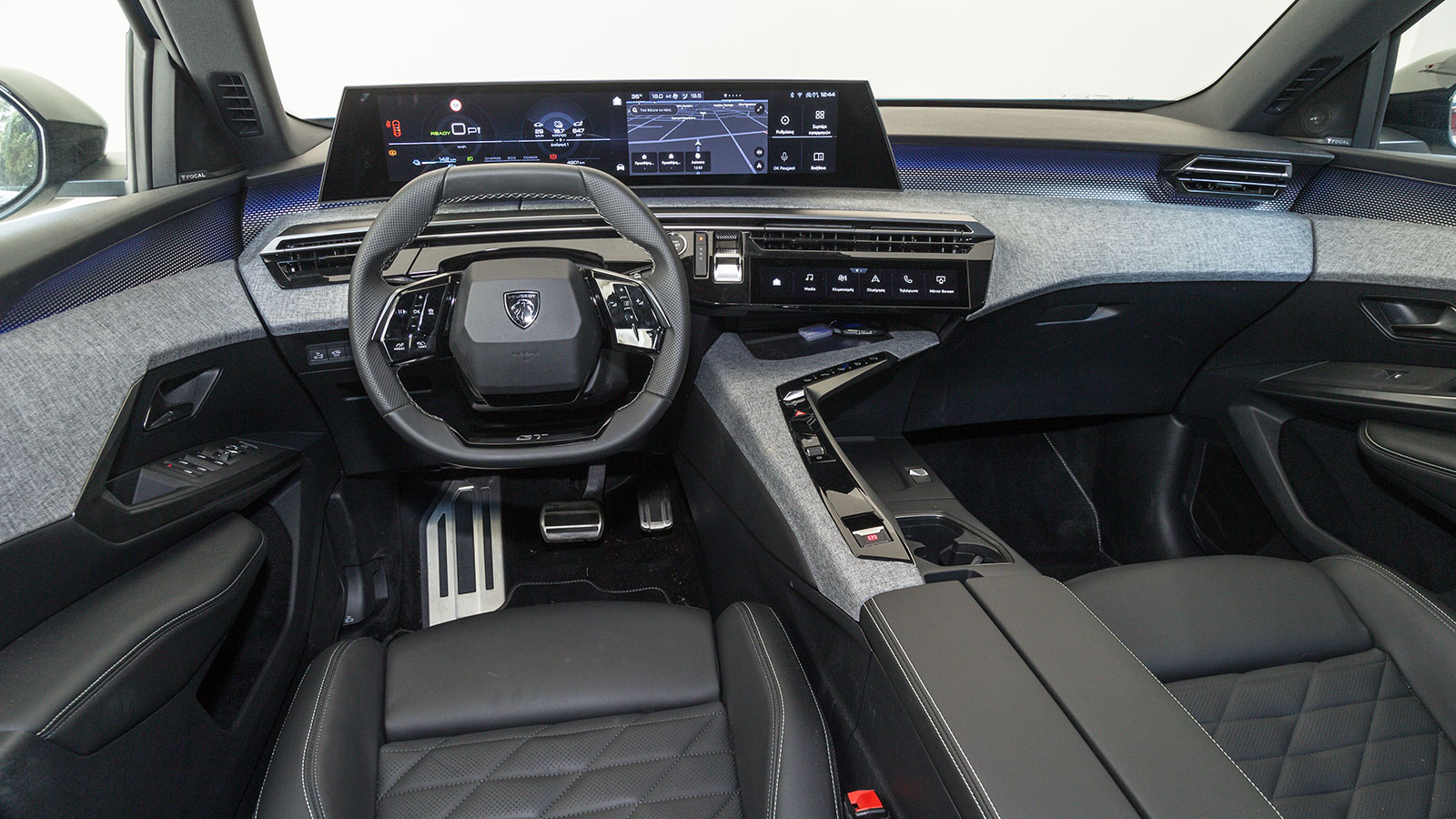 Peugeot 3008 VS Volkswagen Tiguan. Ποιο ξεχωρίζει σε εξοπλισμό ασφάλειας και άνεσης.