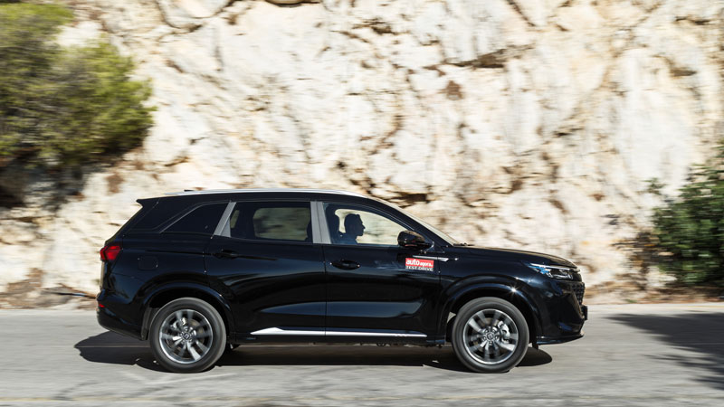 Το DFSK E5 καίει 3,3 λτ/100 χλμ στην πόλη και 5,3 λτ/100 χλμ σε μικτό κύκλο