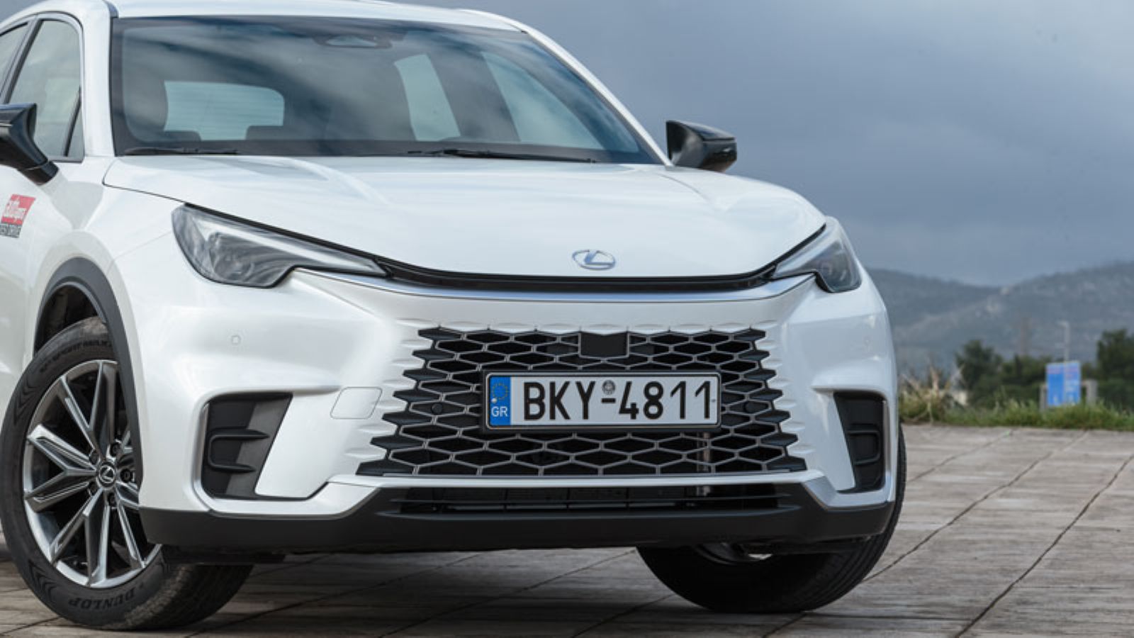 Ο εμπρόσθιος πρόβολος του Lexus LBX