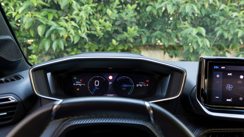 Peugeot 208 Hybrid 145 PS: Πόσο καλό είναι σε εξοπλισμό άνεσης και ασφαλείας;