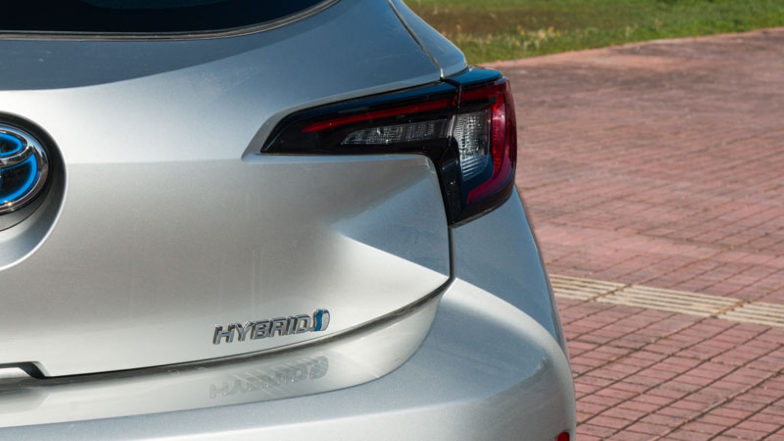 Λεπτομέρεια από το πίσω φανάρι της Toyota Corolla