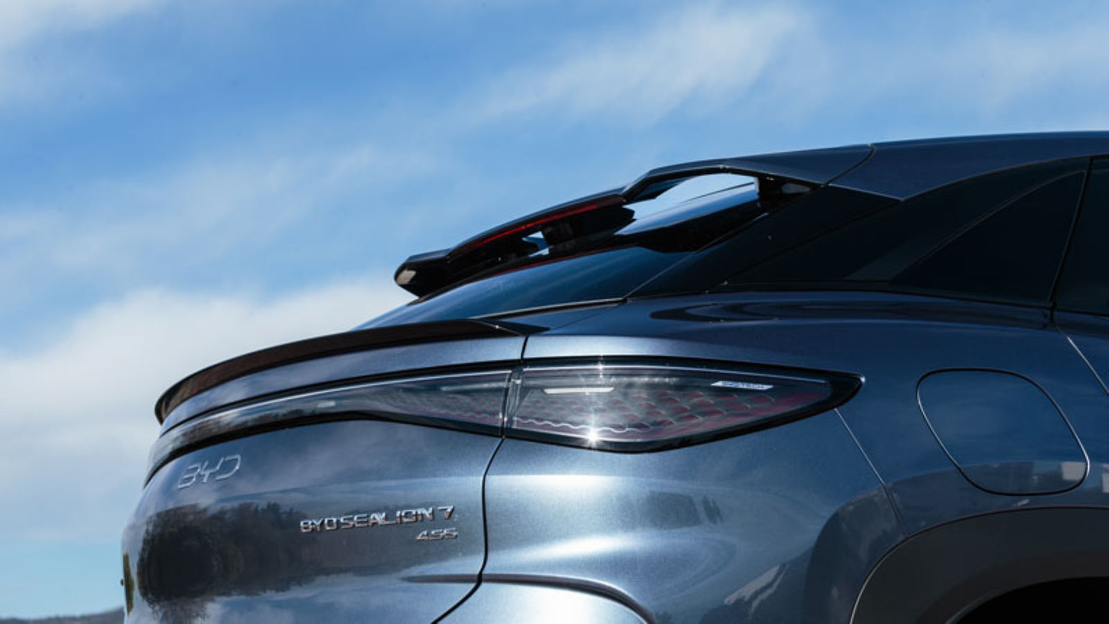 BYD Sealion 7 AWD LR: Πόσο καλό είναι σε εξοπλισμό άνεσης και ασφαλείας;