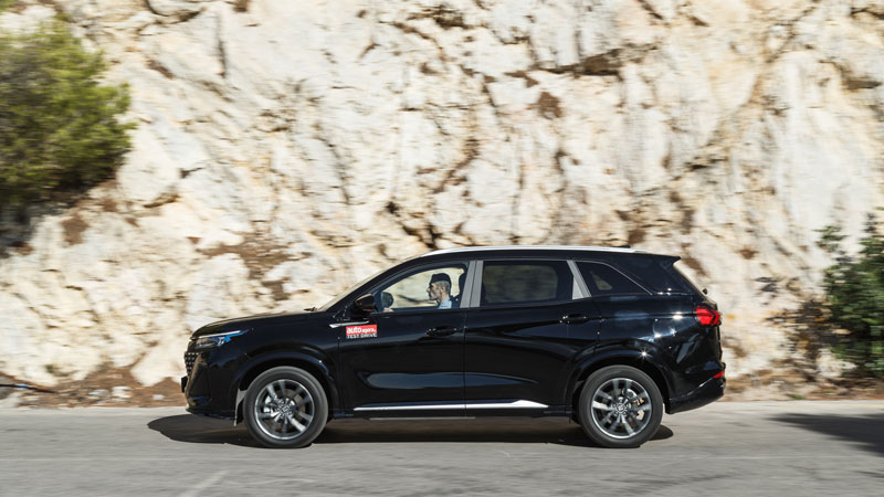 Στο δρόμο το DFSK E5 είναι άνετο και ευκολοδήγητο