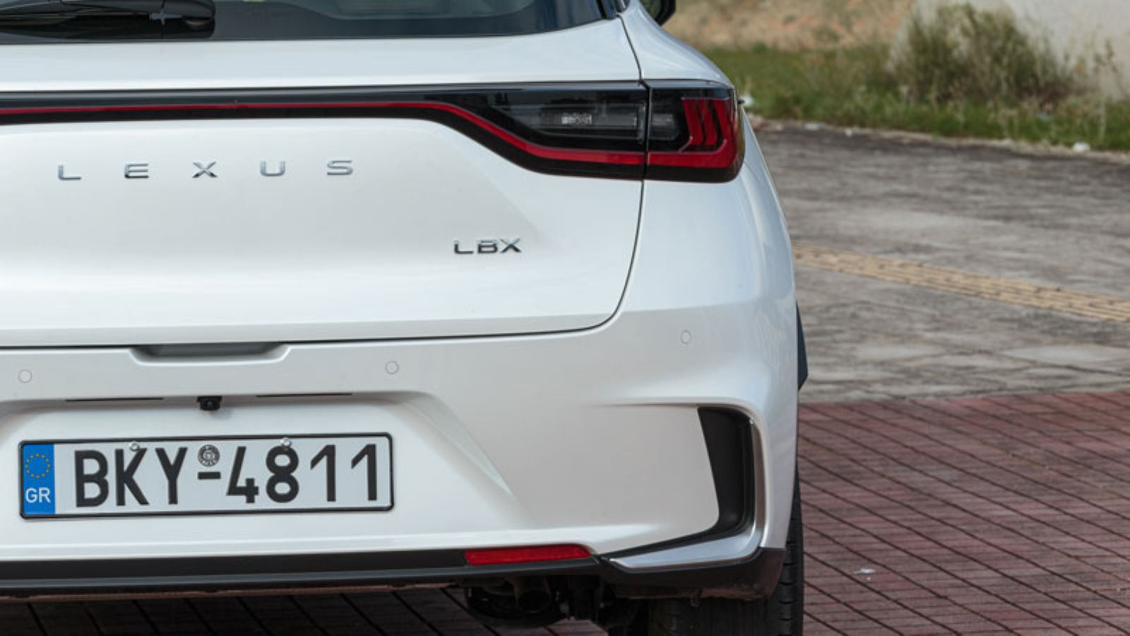 Το πίσω μέρος του Lexus LBX