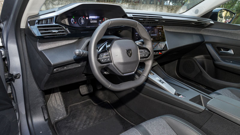 Peugeot 408 Hybrid 145 PS: Πόσο καλό είναι σε εξοπλισμό άνεσης και ασφαλείας;