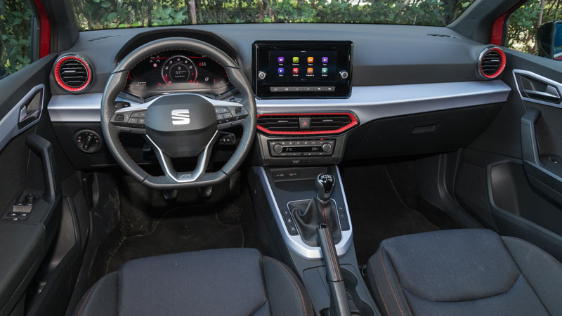 Seat Arona 115 PS: Πόσο καλό είναι σε εξοπλισμό άνεσης και ασφάλειας;