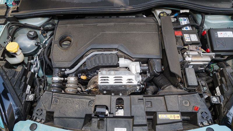 Με ήπια υβριδικό κινητήρα, καίει 6,3 λτ./100 χλμ. στην πόλη