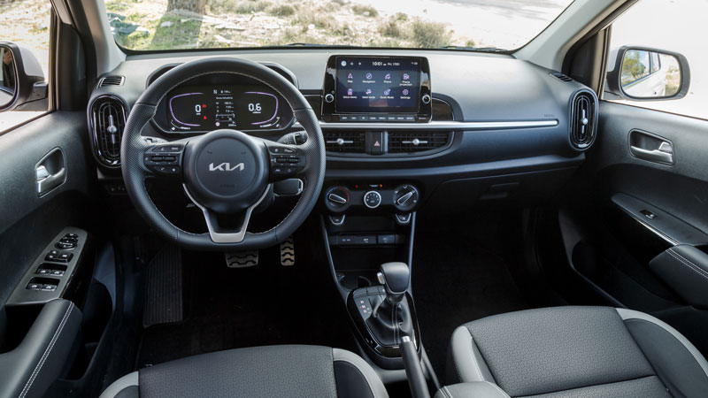 Μοντέρνο και το εσωτερικό, με καλούς χώρους για 4 ενήλικες