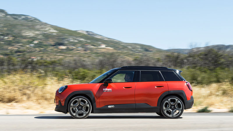 Στο δρόμο το Aceman διατηρεί τον «καρτίστικο» χαρακτήρα των MINI