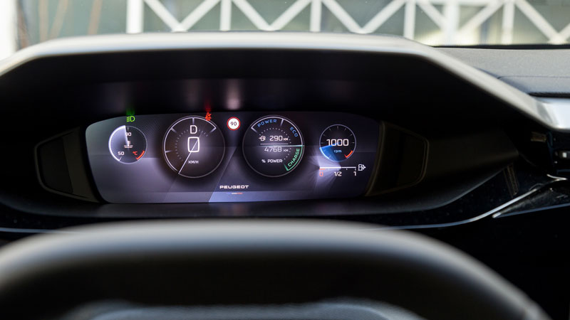 Peugeot 408 Hybrid 145 PS: Πόσο καλό είναι σε εξοπλισμό άνεσης και ασφαλείας;