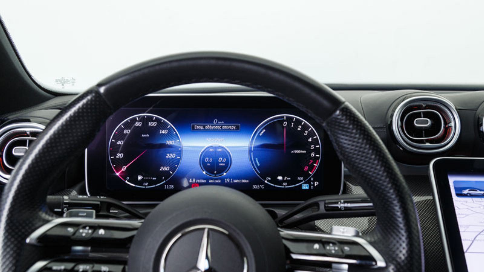 Ο ψηφιακός πίνακας οργάνων της Mercedes C400e