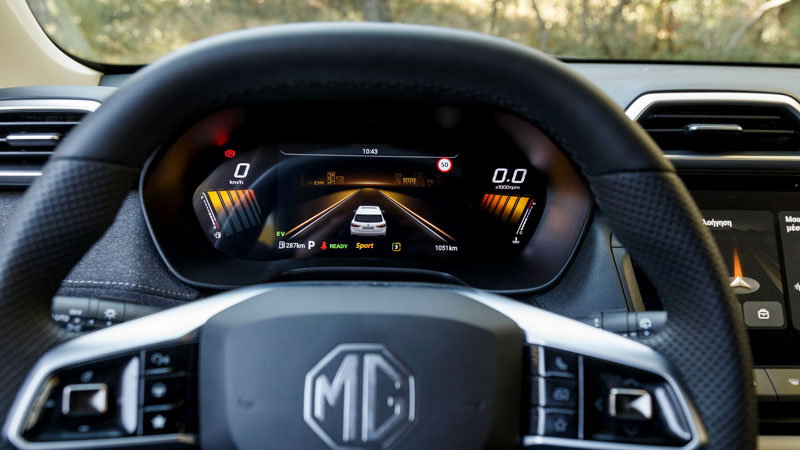 Πόσο καλό είναι το MG ZS Max Hybrid+ σε εξοπλισμό άνεσης και ασφάλειας;