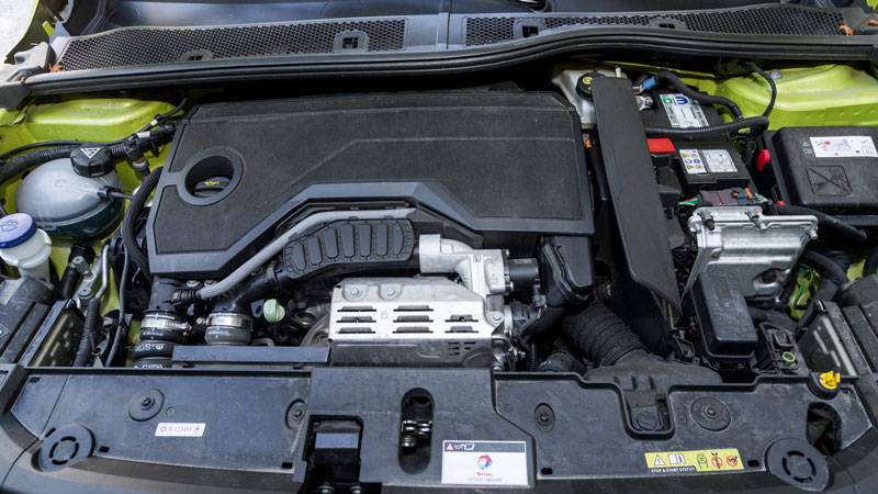 Peugeot 208 Hybrid 145 PS: Τι βαθμό παίρνει σε κατανάλωση, χώρους, επιδόσεις, εγγυήσεις;