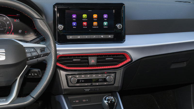 Seat Arona 115 PS: Πόσο καλό είναι σε εξοπλισμό άνεσης και ασφάλειας;