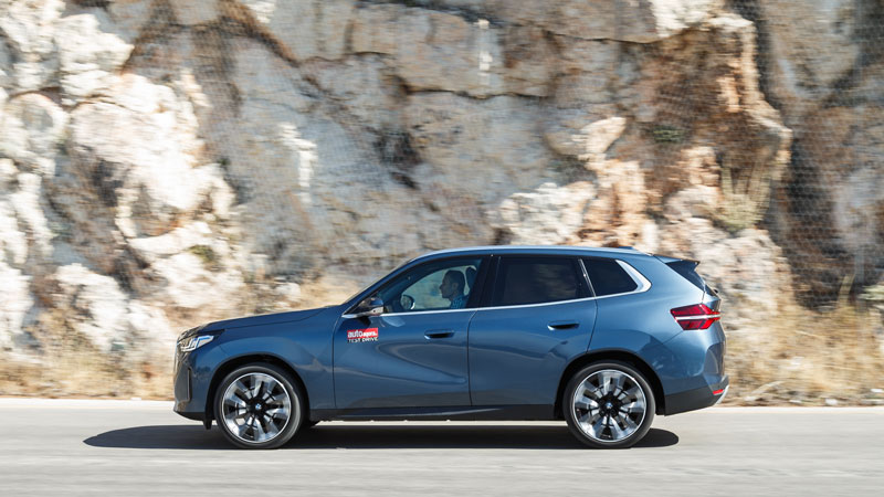 Στο δρόμο η X3 xDrive20d διατηρεί τη σπορτίφ συμπεριφορά των μοντέλων της BMW