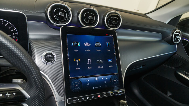 Στο ποιοτικό και άνετο εσωτερικό οι οθόνες έχουν την τιμητική τους