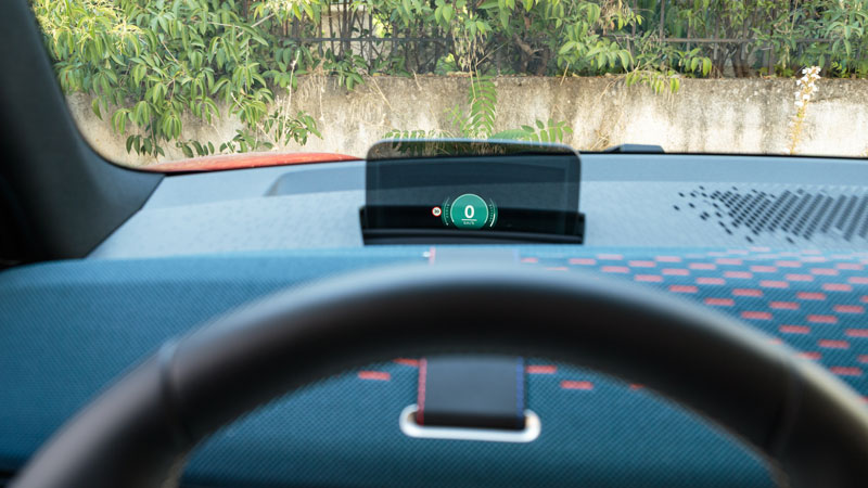 Το trendy και παιχνιδιάρικο εσωτερικό του Aceman έχει χώρους για 4 ενήλικες επιβάτες